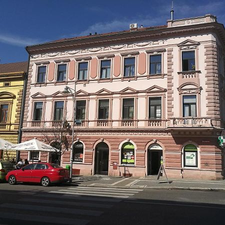 Sunny Aircon Apartment In The Centre Of Сланы Экстерьер фото