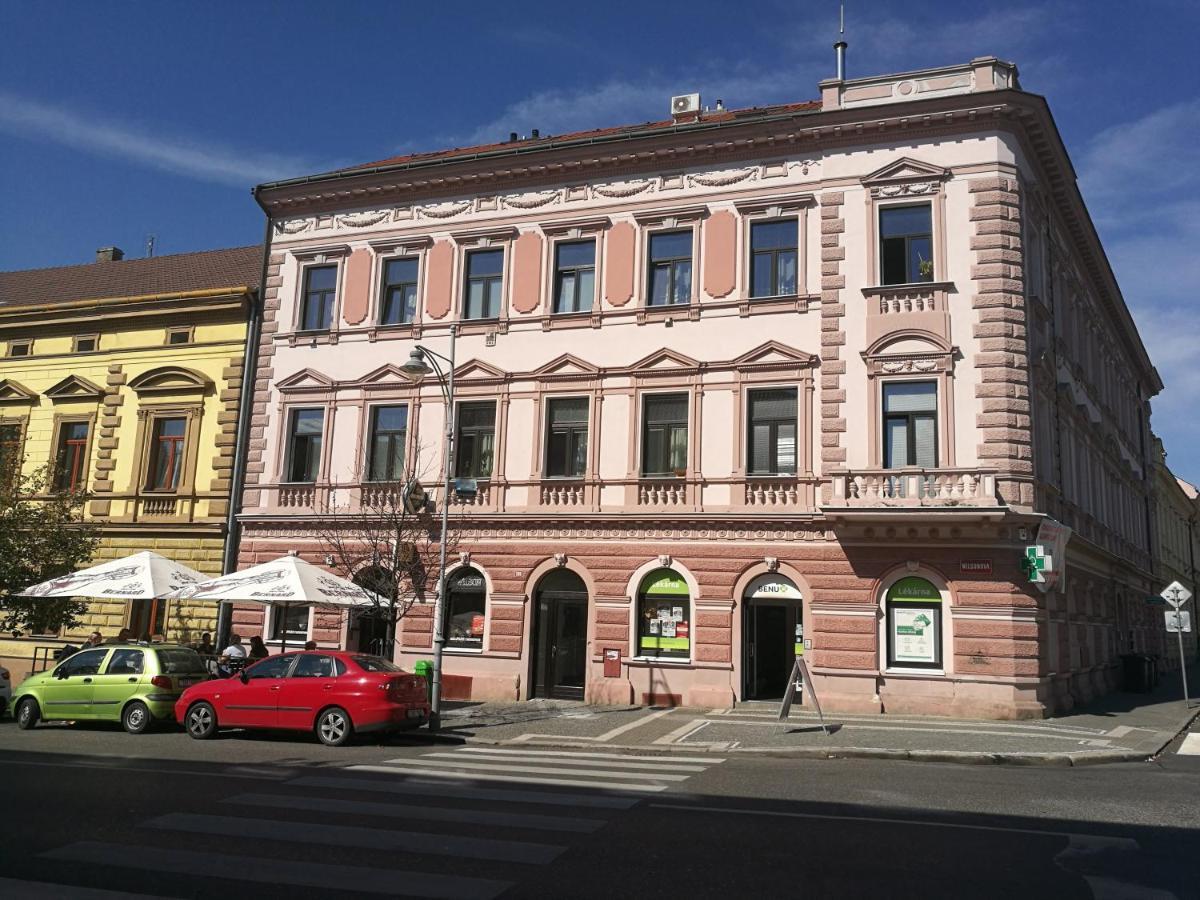 Sunny Aircon Apartment In The Centre Of Сланы Экстерьер фото